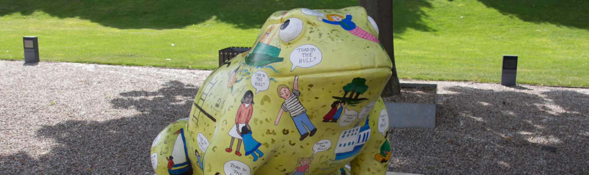 Sculpture of a toad outside Hull History Centre.